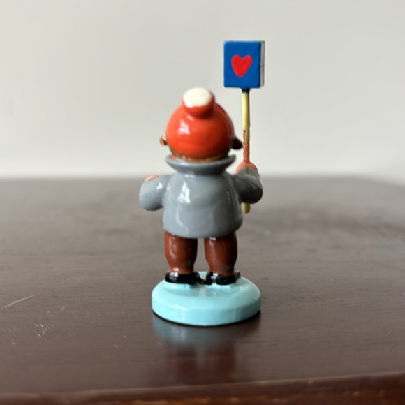 Wendt and Kuhn Erzebirge handcrafted village person celebrating festival - Picture 3 of 5